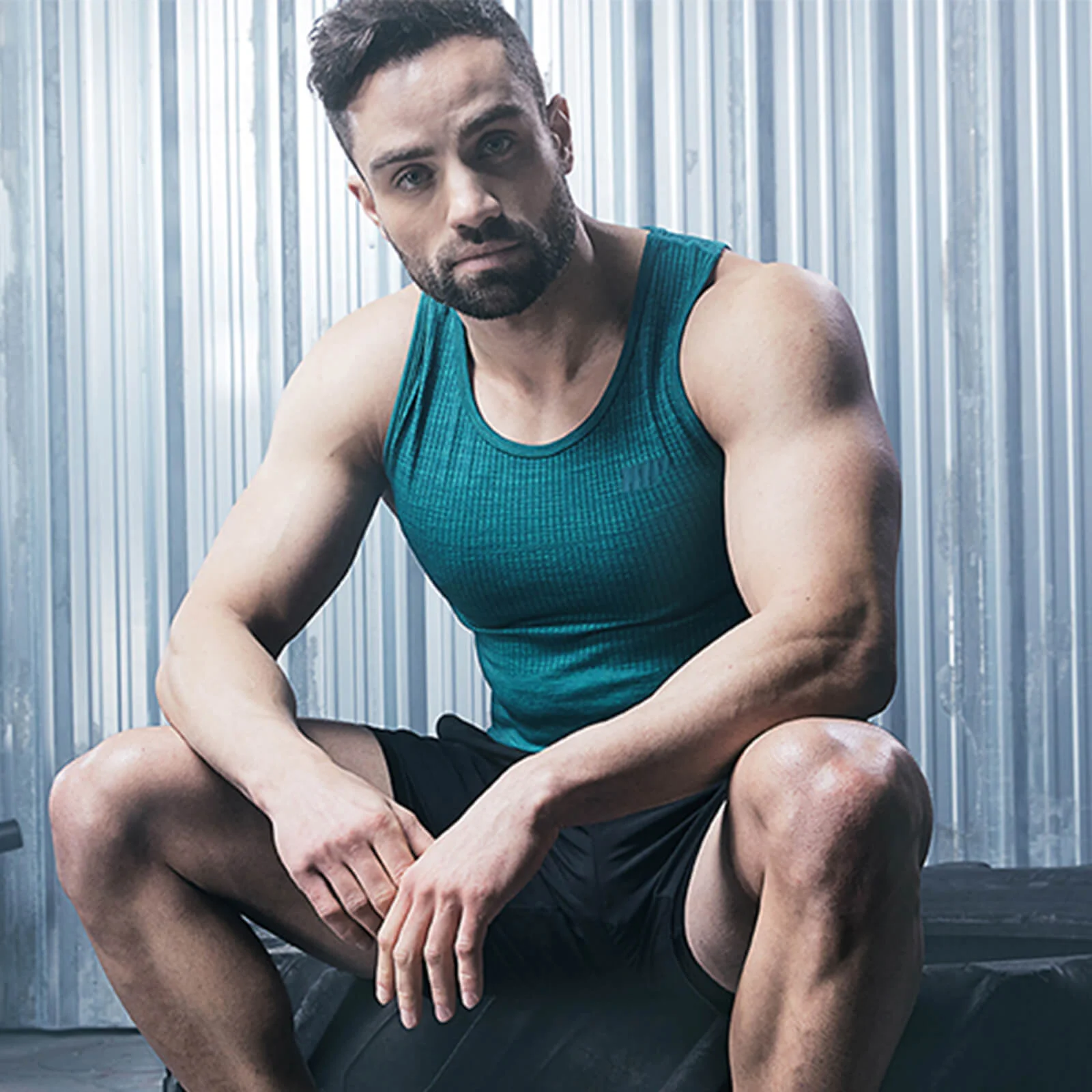 男士健身短裤和背心训练套装|Myprotein.cn